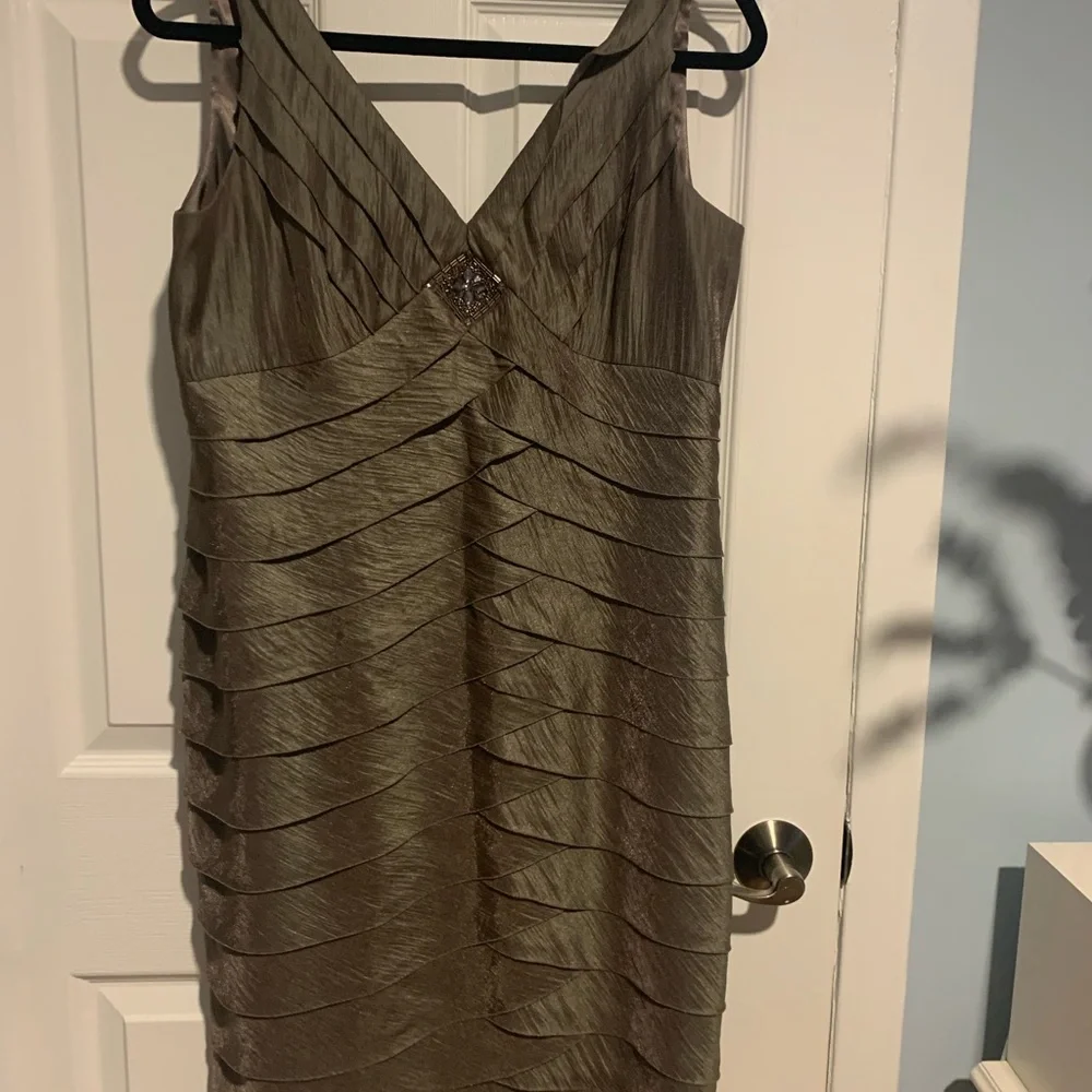 Dress - Picture 3 of 4